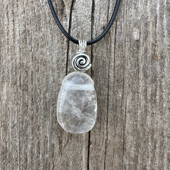 Clear Quartz Necklace for Awakening and Opening the Crown Chakra - Picture 8 of 9